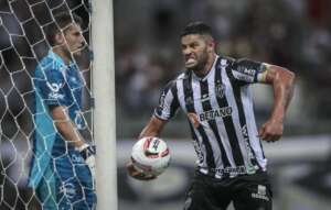 MINEIRO: Ademir marca no fim e Atlético-MG derrota Cruzeiro