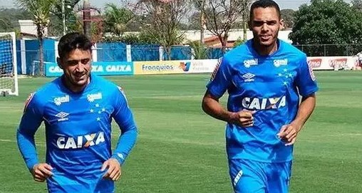 Careca, à direita, em treino no Cruzeiro