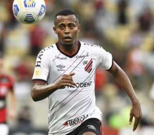 Atacante se despede do Athletico-PR