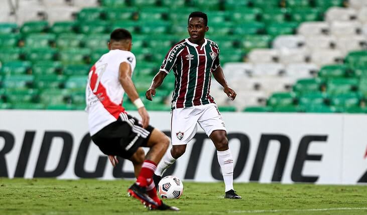 Ex-Atlético, Corinthians e Fluminense, Cazares é punido por indisciplina no Independiente