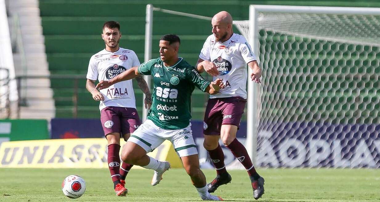 Ufa! Guarani se salva, mas não convence