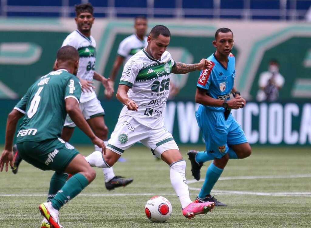 Maxwell não aprende a lição e facilita vitória do Palmeiras