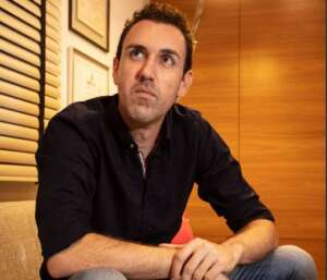 Ex-goleiro, agora sociólogo, lança livro sobre a pandemia no Brasil