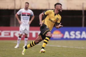 Figueirense encaminha contratação de atacante