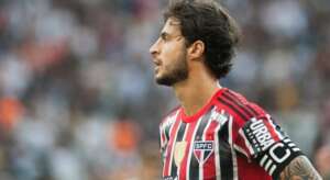 América-MG negocia com volante ex-São Paulo