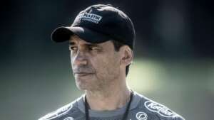 Fabián Bustos admite que Santos está longe do ideal: 'Temos de melhorar muito'