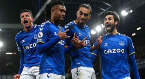 Everton derrota o Newcastle