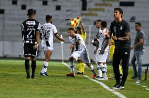 Ferroviária oficializa ex-treinador do Guarani