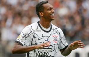 Corinthians multa Jô por ausência em treinos