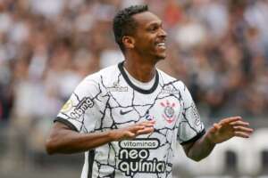 Jô admite primeiro tempo ruim do Corinthians e alfineta arbitragem