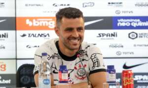 Júnior Moraes se diz pronto para estrear no Corinthians