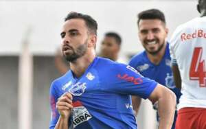 Ponte Preta acerta com zagueiro do Pouso Alegre e meia do Lemense