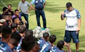 Ex-técnico de Corinthians e Cruzeiro é apresentado no Londrina: 