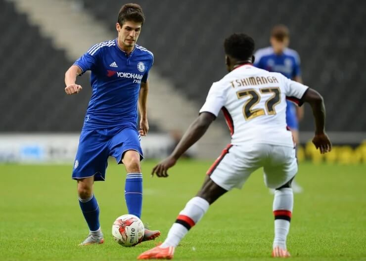 lucas piazon meia chelsea