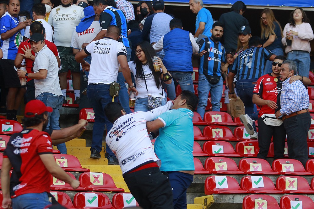 México prende 10 torcedores acusados de envolvimento em “batalha campal”