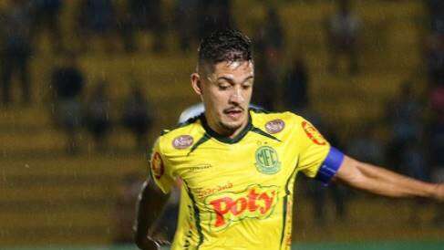 Cruzeiro se interessa por volante do Mirassol 2 Neto Moura durante jogo contra o Grêmio