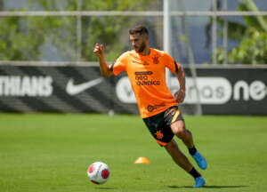 Atacante aparece no BID e já pode estrear no Corinthians