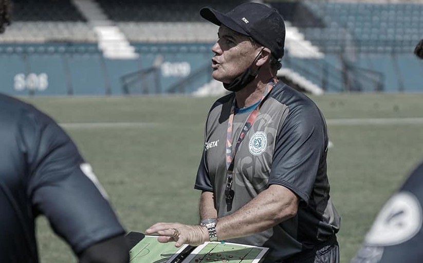 Paulo Roberto, técnico do São Bento