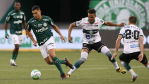 RB Bragantino se aproxima de zagueiro do Palmeiras