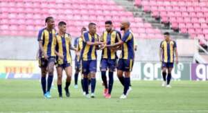 PERNAMBUCANO: Retrô goleia e se isola na liderança