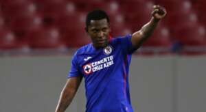 Santos negocia com atacante do Cruz Azul, do México