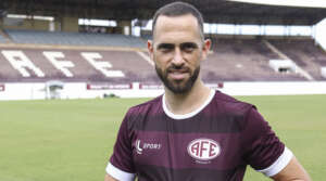 Ferroviária anuncia meia ex-Guarani