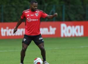 Ex-Athletico deve reforçar São Paulo contra Palmeiras