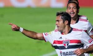 Eder festeja gol e boa fase no São Paulo: 'Ficando em forma'