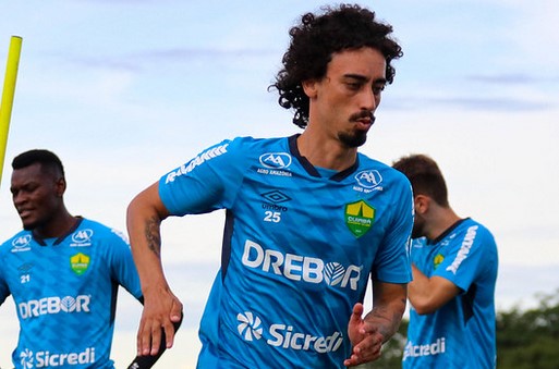 Cuiabá renova com meia até o fim do Brasileirão