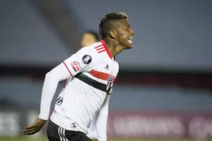 São Paulo empresta lateral para o Athletico-PR