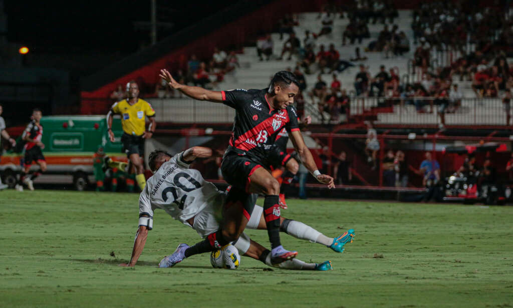 Em jogo de falhas de lado a lado, Botafogo e Atlético-GO empatam