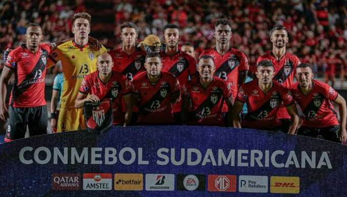 ATLETICO GO posado goiania 2022 e1649213406335