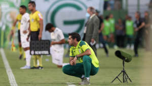 Abel se irrita com 'cera' do Goiás e lamenta falta de eficácia do Palmeiras