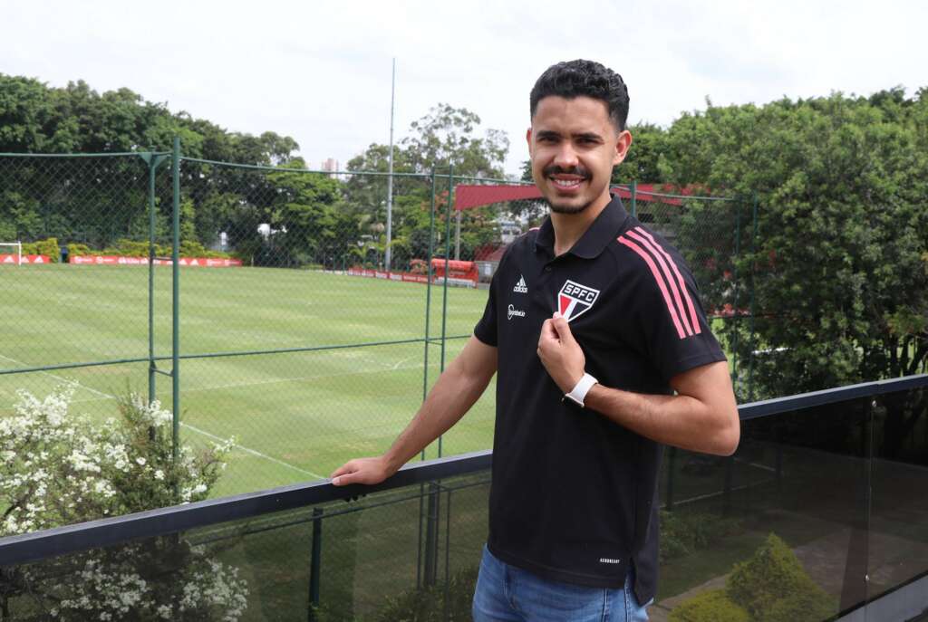 São Paulo oficializa a contratação do meia-atacante ex-Lazio