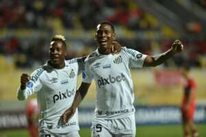 Bryan Angulo destava o 'bom resultado' do Santos no Chile pela Sul-Americana