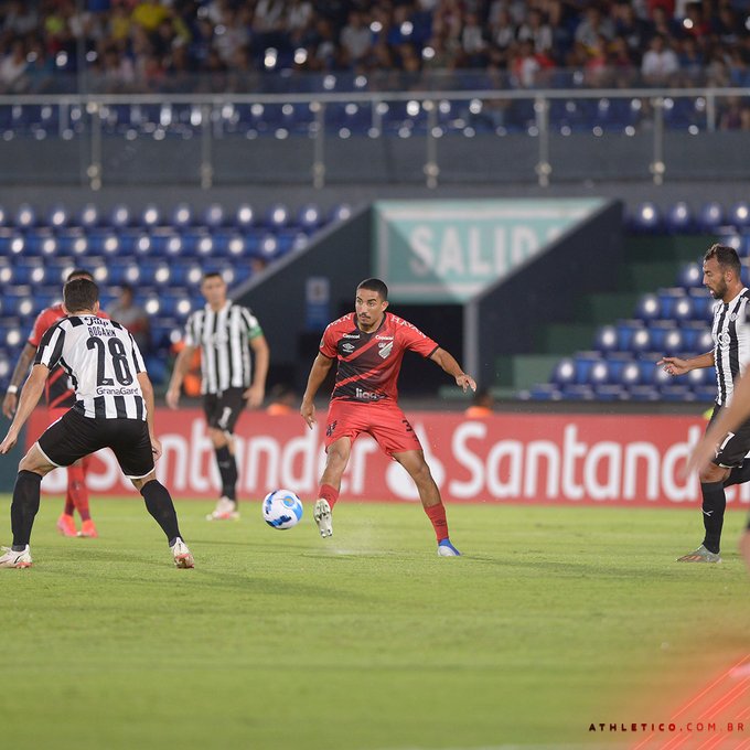 Libertad-PAR 1 x 0 Athletico-PR - Pablo erra pênalti e Furacão leva a pior em duelo direto 2 Athletico PR Libertad 1