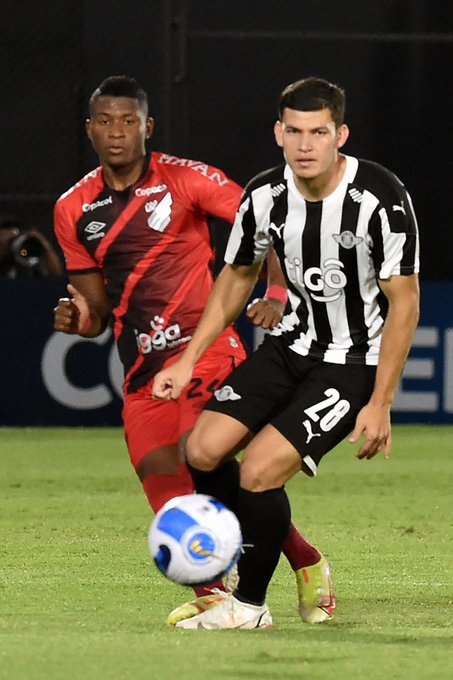 Libertad-PAR 1 x 0 Athletico-PR - Pablo erra pênalti e Furacão leva a pior em duelo direto 4 Athletico PR Libertad 3