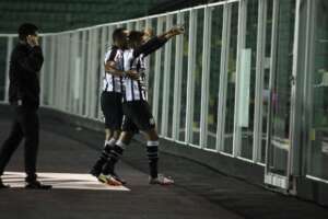 Figueirense-SC 4 x 1 Altos-PI - Vitória em casa e invencibilidade na Série C