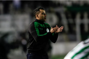 Após rumores, Goiás acerta chegada de técnico ex-Juventude e Corinthians