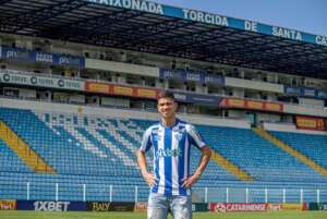 Avaí apresenta lateral ex-Ponte Preta para disputa do Brasileirão