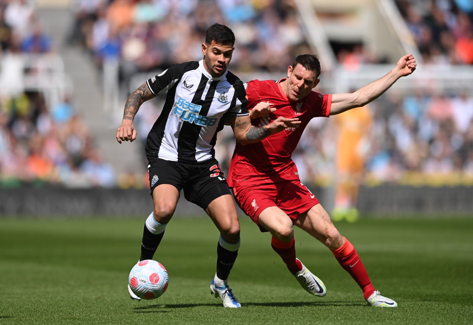 INGLÊS: Liverpool vence jogo apertado contra Newcastle e pressiona City pela liderança