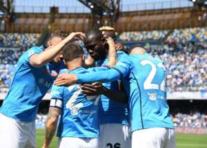 ITALIANO: Napoli atropela Sassuolo e se mantém vivo na disputa pelo título