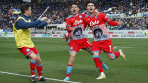 ITALIANO: Napoli vence Atalanta, encosta no Milan e mantém disputa acirrada pelo título