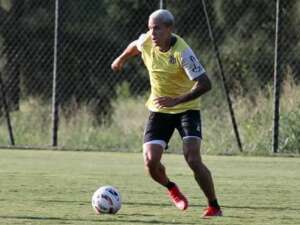 Novo reforço revela conselho de Roger e pede casa cheia para duelo da Ponte contra CRB