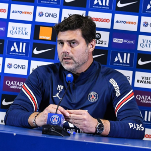 Pochettino clama para torcida do PSG: 'Proteste depois'