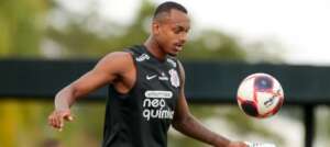 Zagueiro do Corinthians comemora chances com novo treinador