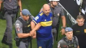 Torcedor argentino detido por racismo é transferido de delegacia em SP