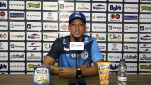 Série C: Lateral ex-Flu é apresentado no Confiança e foca no acesso