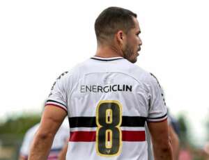 Após dar soco em rival, volante do Santa Cruz pede desculpas