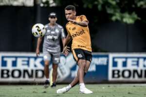 Kaiky volta aos treinos no Santos e Lucas Pires projeta sequência contra Coritiba
